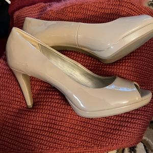 Nude sheen Bandolino heel